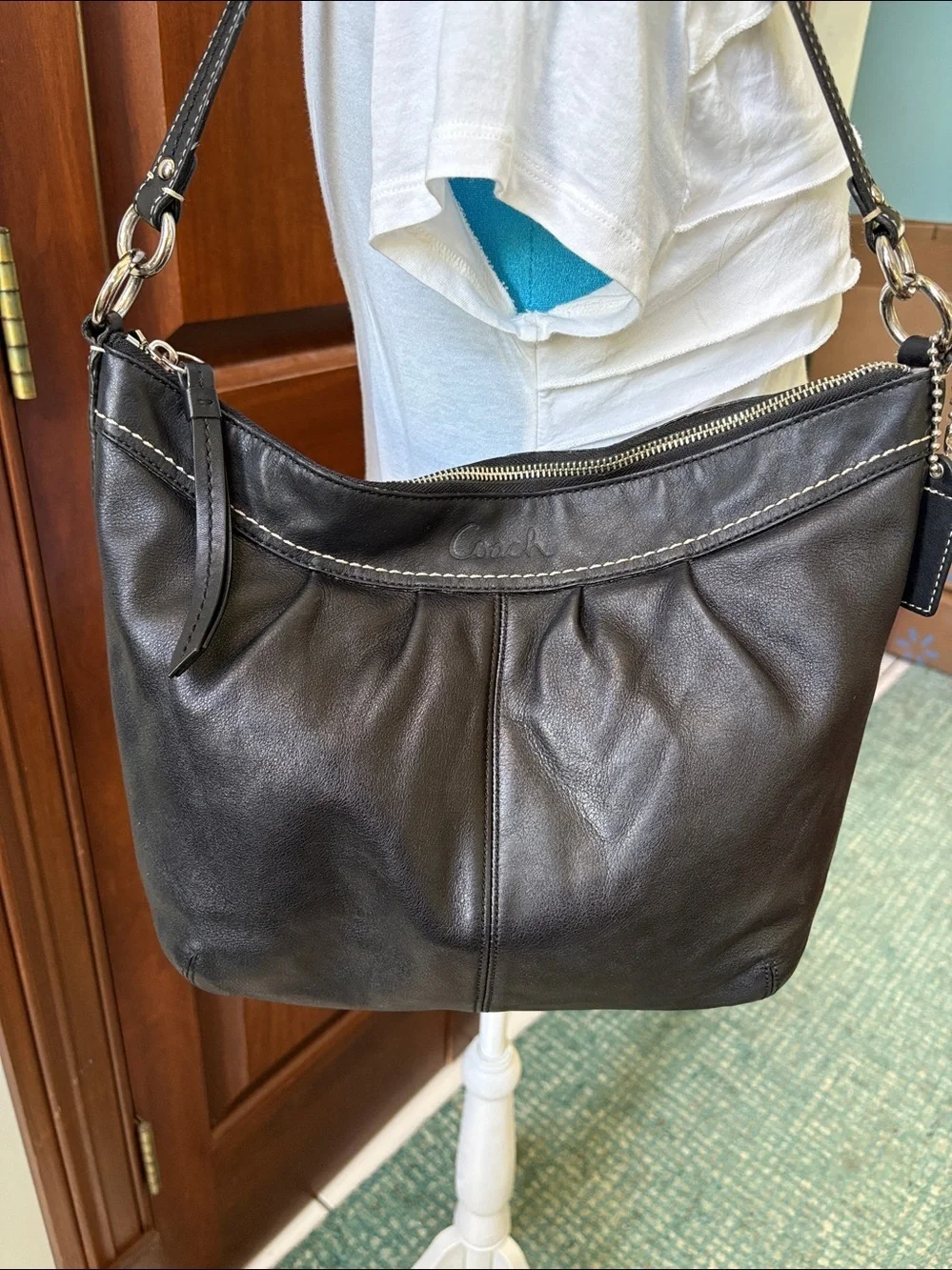 Coach  Vintage shoulder bag  F13764 Pleated front thick smooth leather black EUC